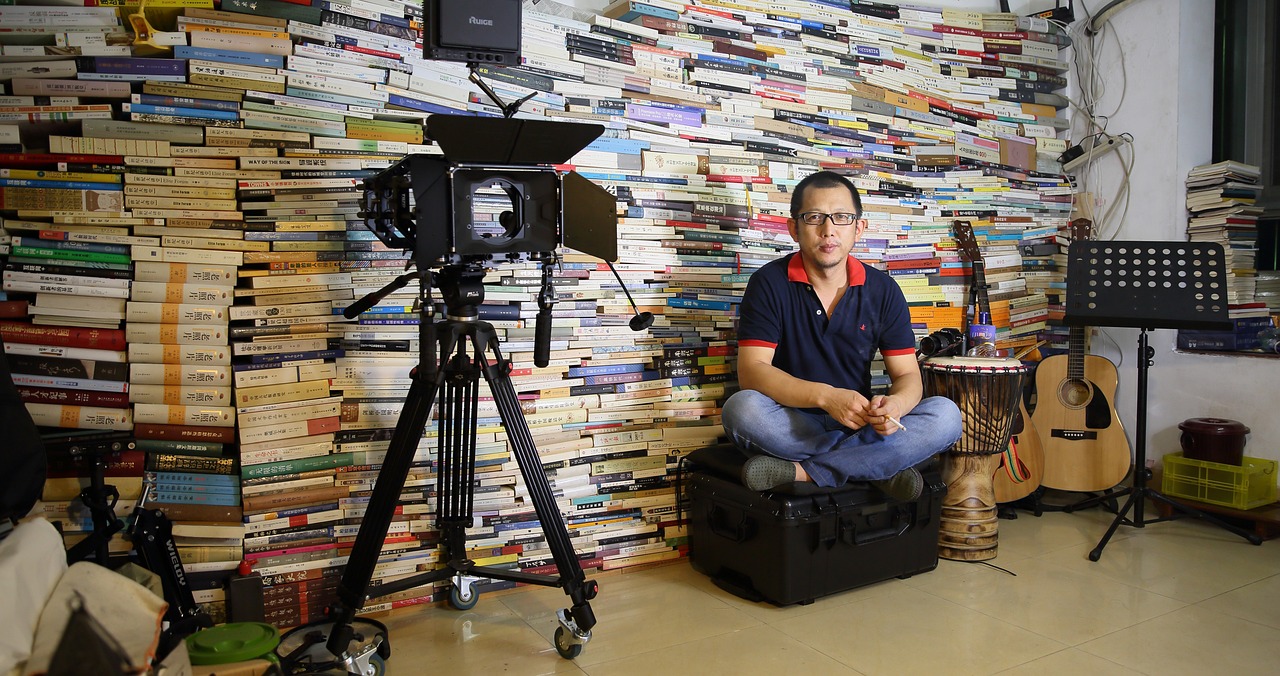 2024年新奧正版資料免費大全,最新課桌椅,視頻版33.70.10