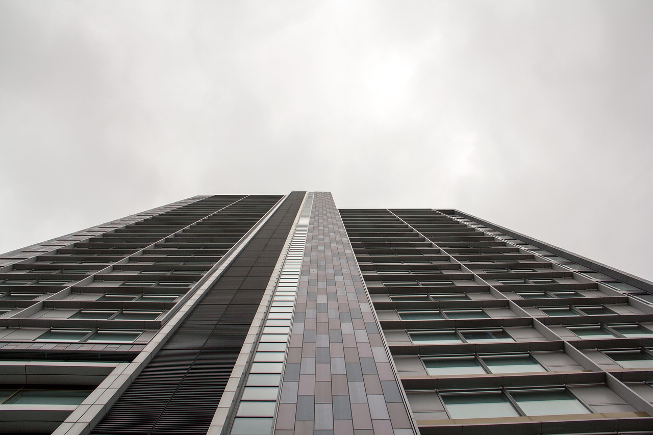 農(nóng)村最新三層別墅設(shè)計(jì)理念與建設(shè)趨勢(shì)，現(xiàn)代別墅風(fēng)格與可持續(xù)發(fā)展理念結(jié)合