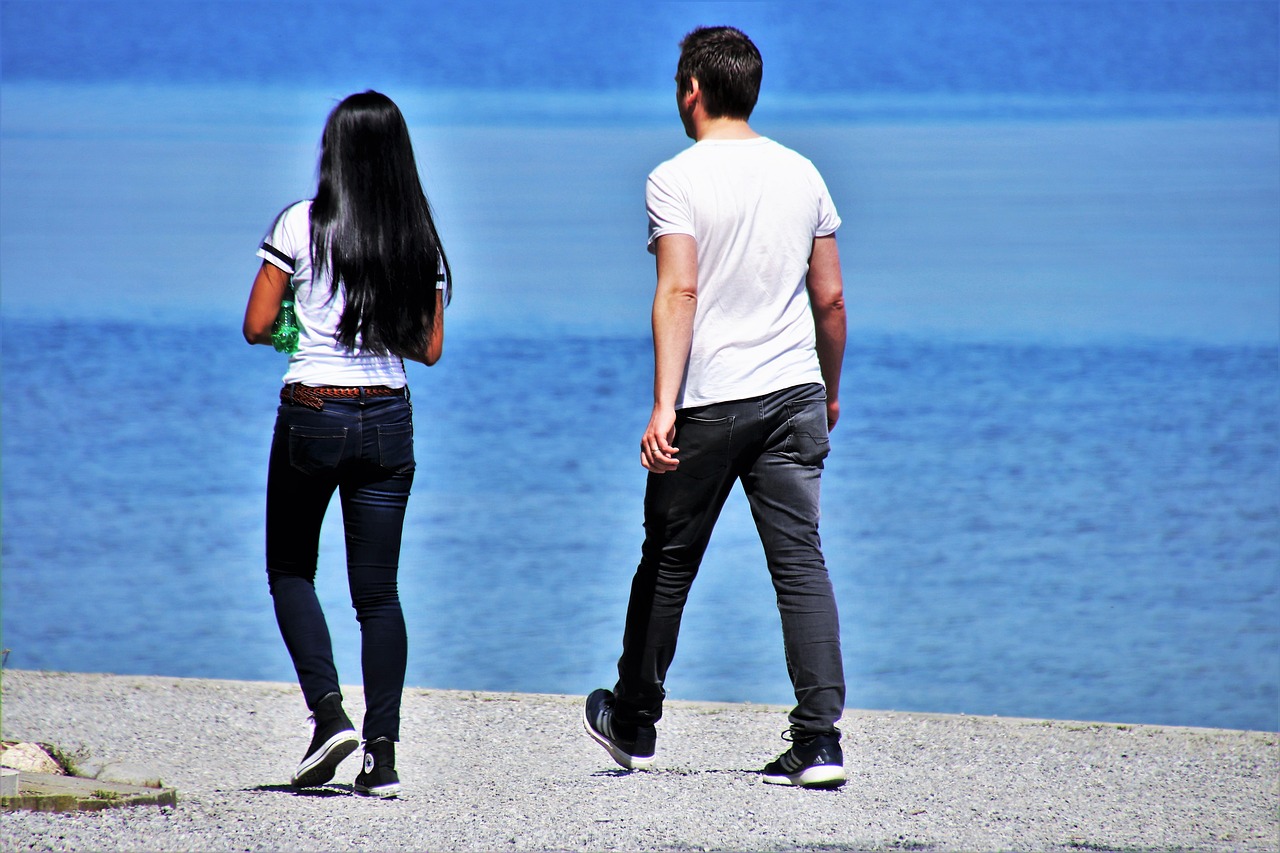 香港倫理電影，情感與人性深度對話的探索