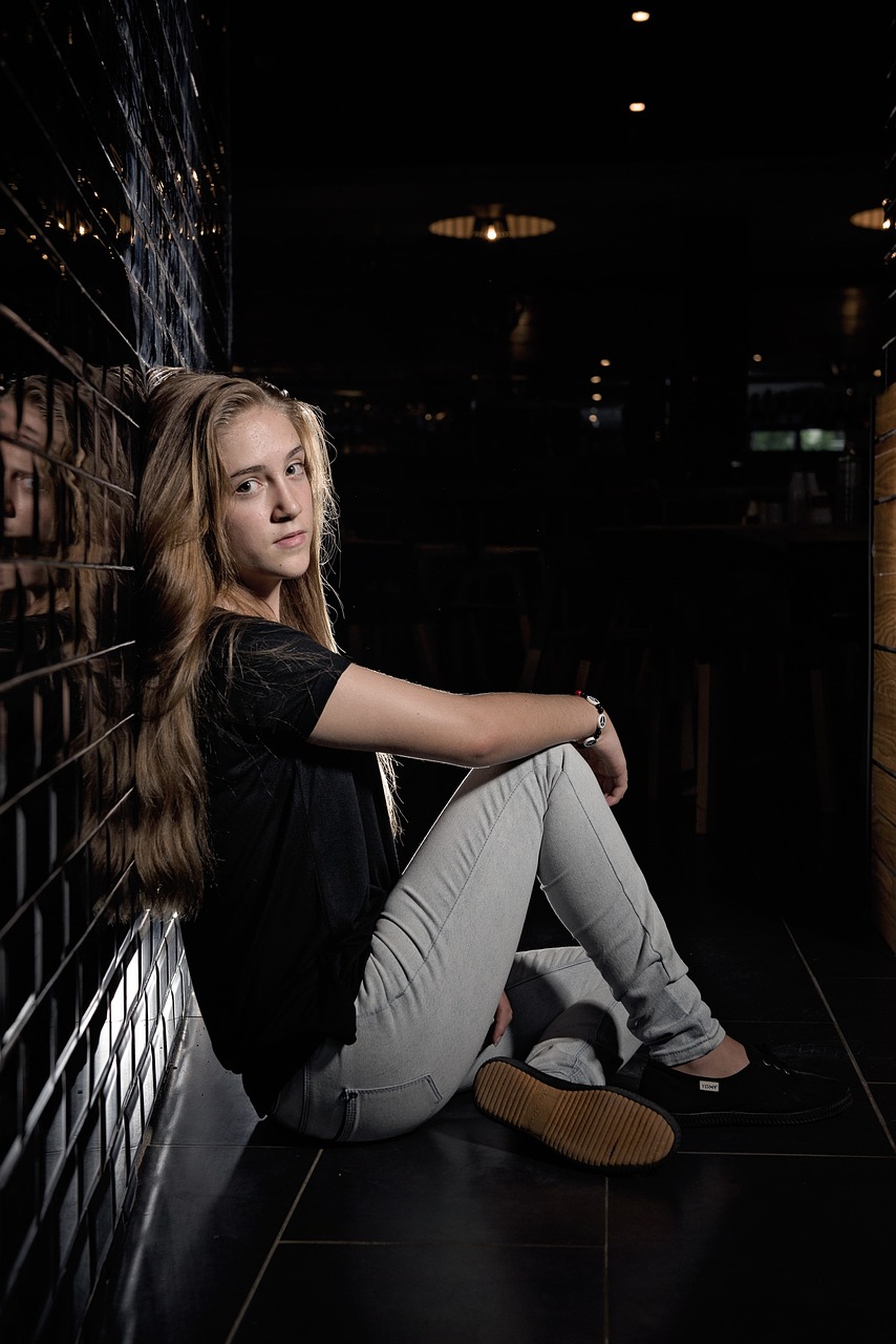 易烊千璽最新新聞動(dòng)態(tài)，展現(xiàn)多才多藝的青年偶像魅力