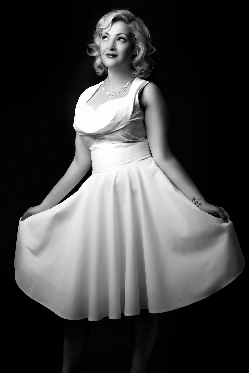 優(yōu)雅魅力完美結(jié)合，最新時尚兩件套中長款連衣裙